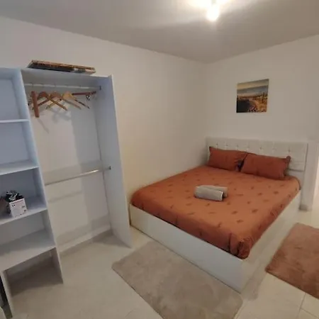 Apartment T4 *